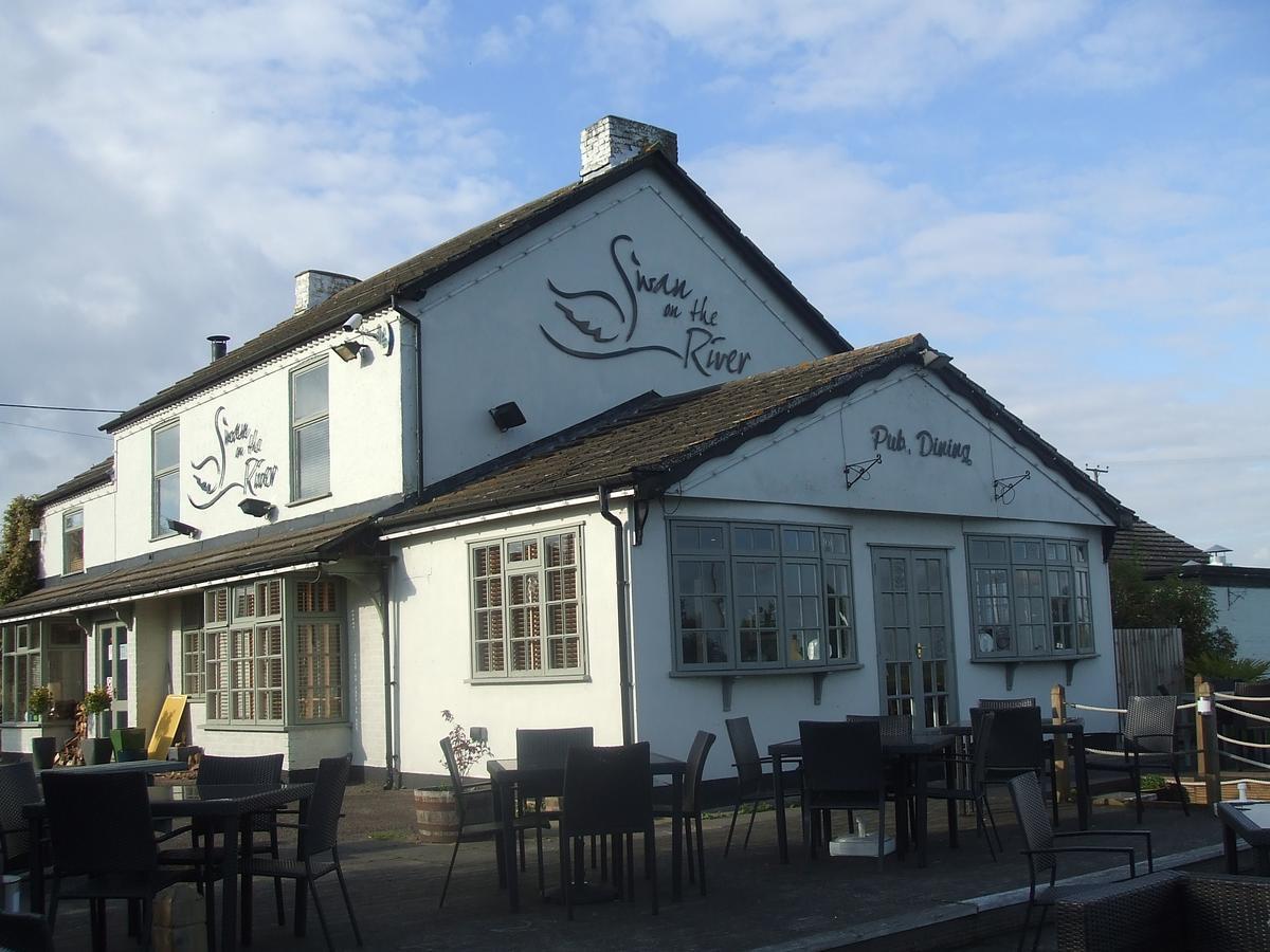 Hotel The Swan On The River Ely Exterior foto