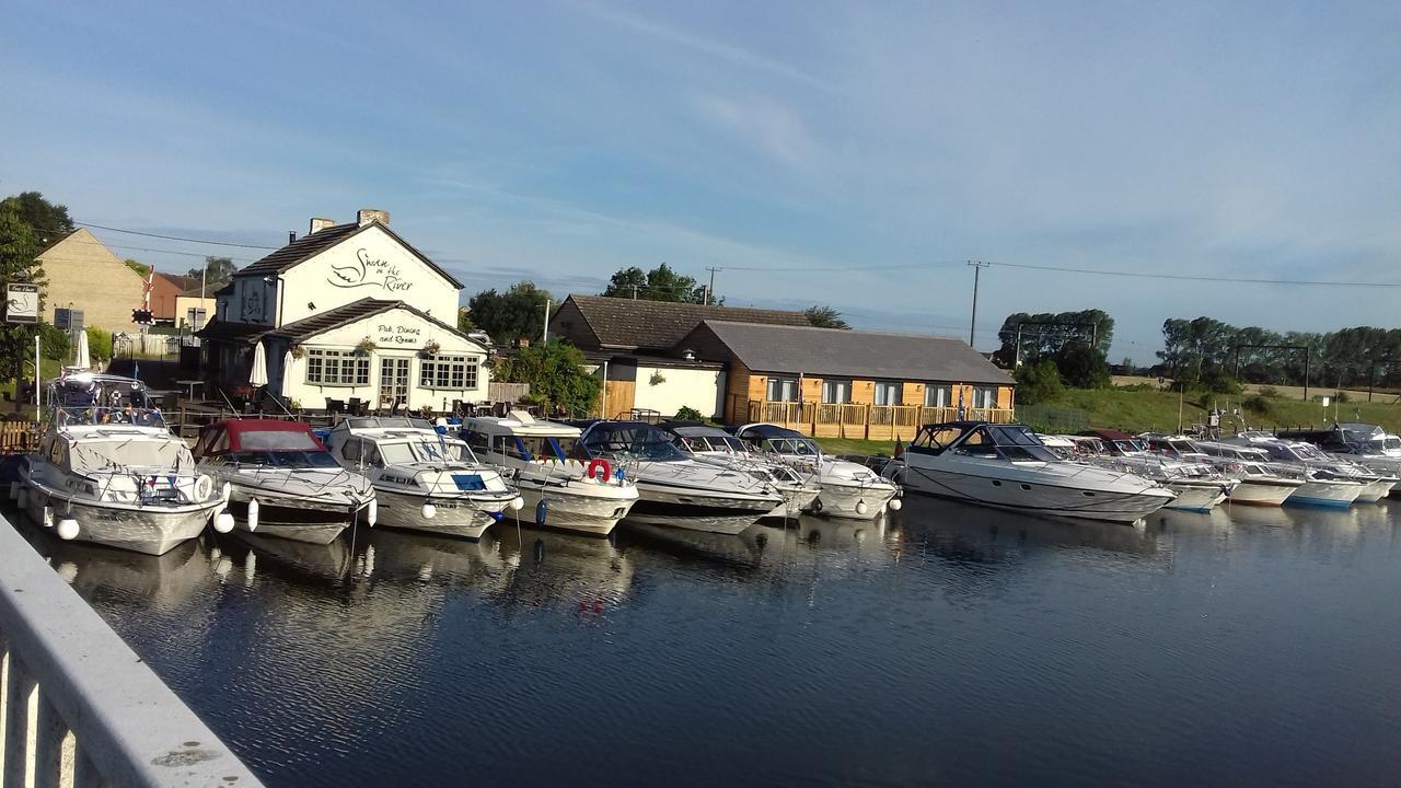 Hotel The Swan On The River Ely Exterior foto